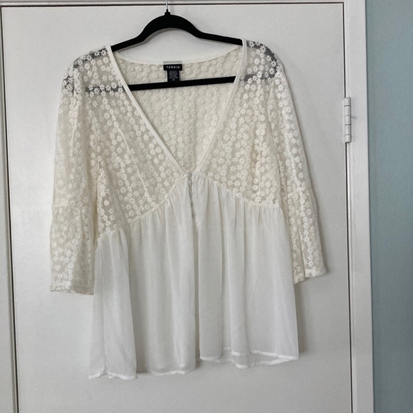 torrid Tops - GORGEOUS! Super feminine blouse.
